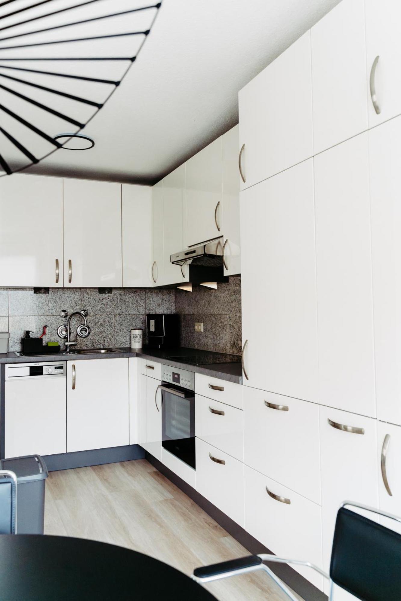 Lubu Stay Central, Cozy, With Workspace And Parking ลุดวิกสบูร์ก ภายนอก รูปภาพ