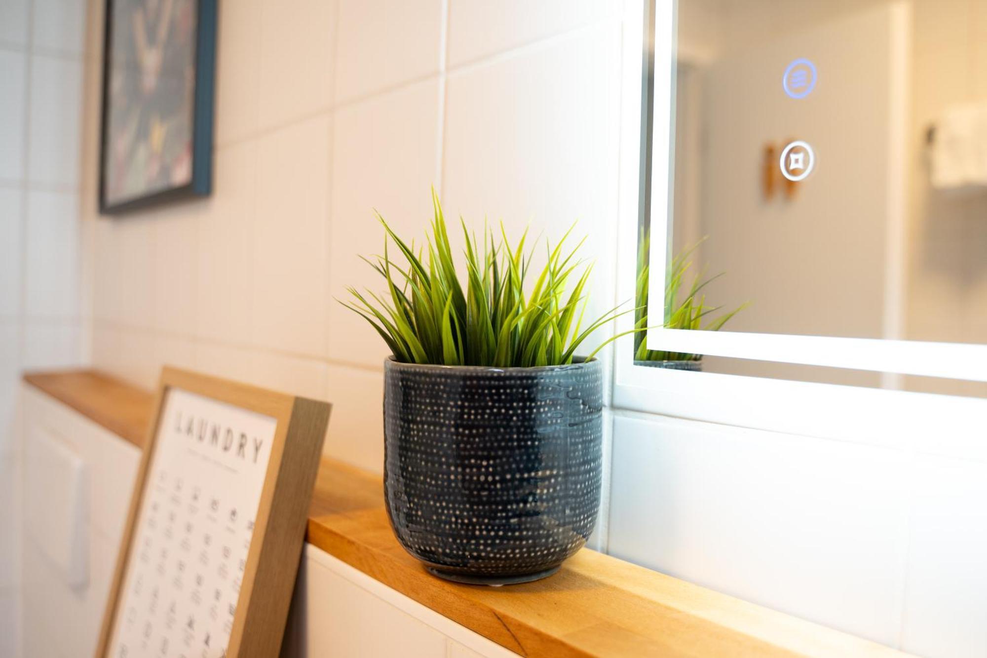 Lubu Stay Central, Cozy, With Workspace And Parking ลุดวิกสบูร์ก ภายนอก รูปภาพ