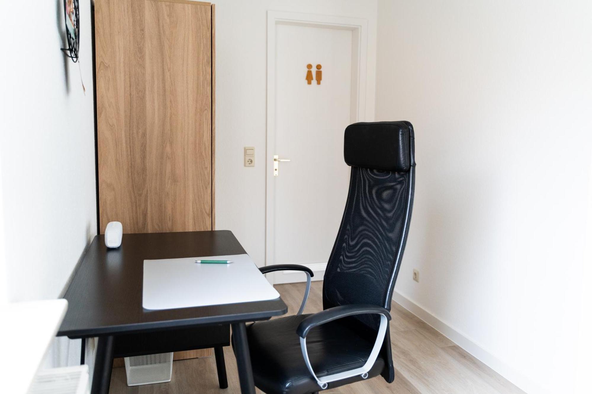 Lubu Stay Central, Cozy, With Workspace And Parking ลุดวิกสบูร์ก ภายนอก รูปภาพ