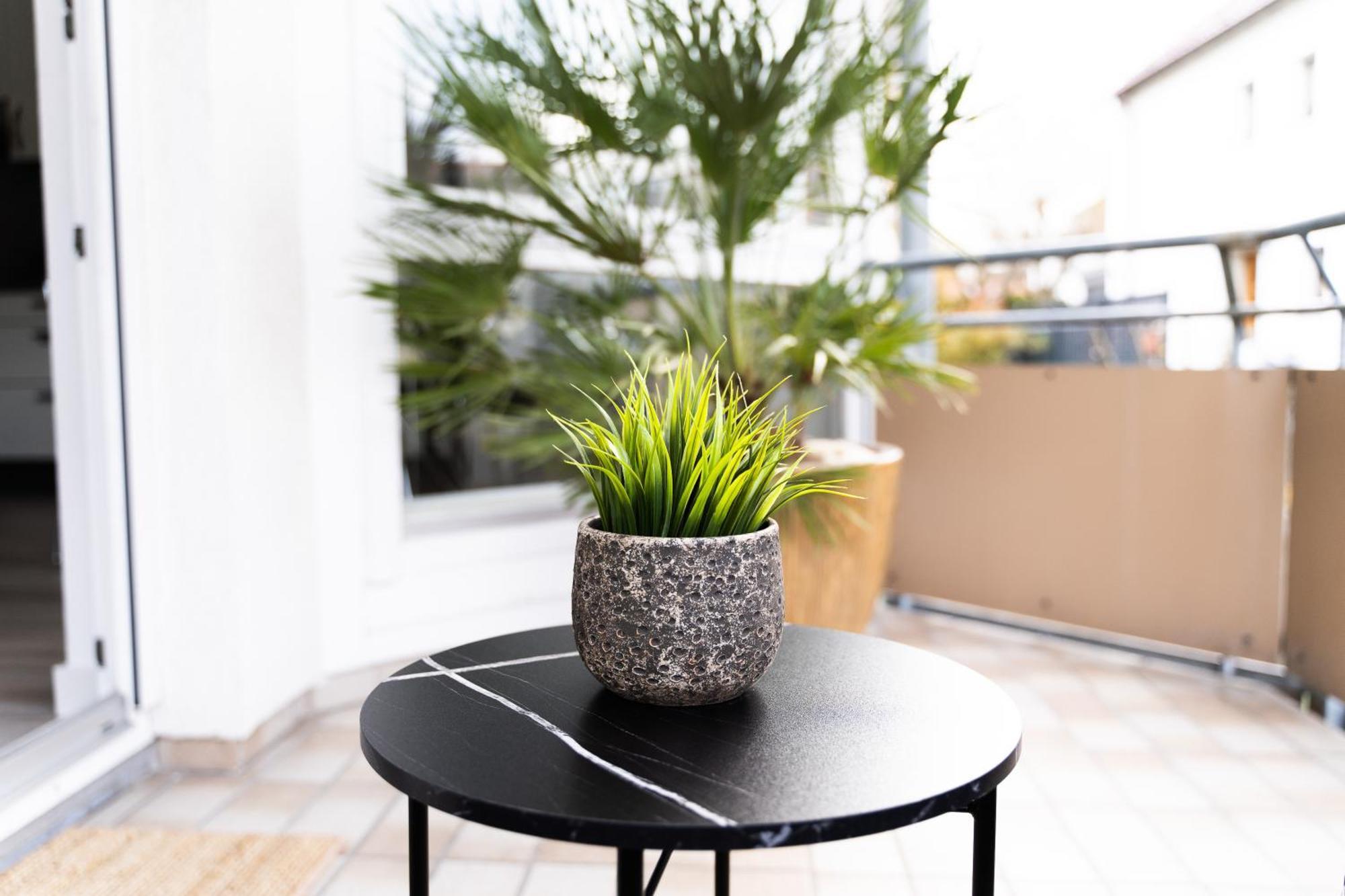 Lubu Stay Central, Cozy, With Workspace And Parking ลุดวิกสบูร์ก ภายนอก รูปภาพ