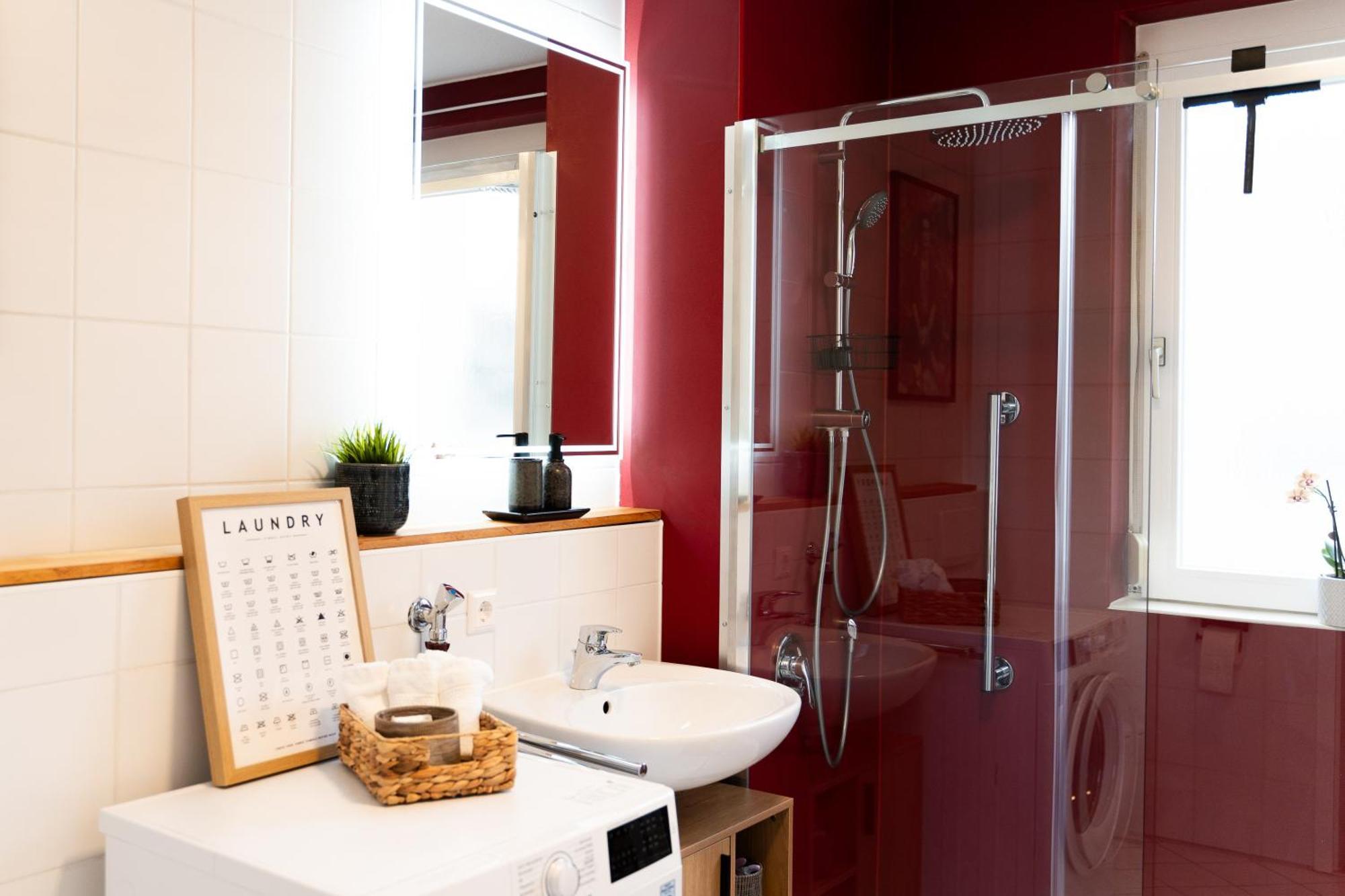 Lubu Stay Central, Cozy, With Workspace And Parking ลุดวิกสบูร์ก ภายนอก รูปภาพ